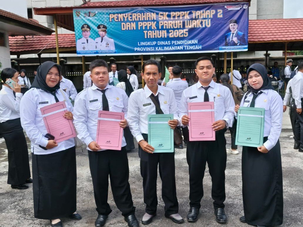 Tiga Guru Dilantik Menjadi PPPK dan Dua Guru PPPK Paruh Waktu