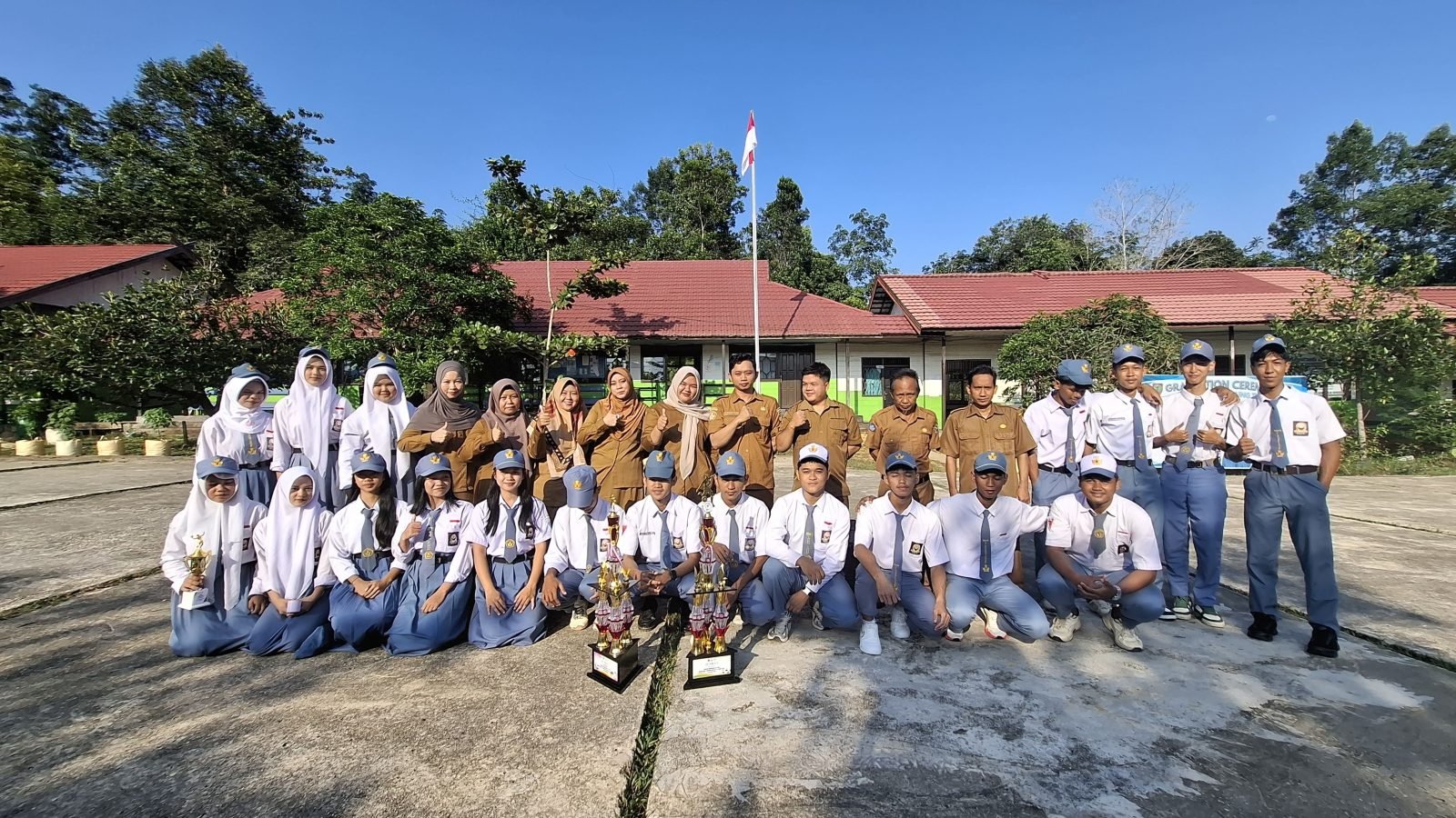 Ukir Prestasi di PORSENI HARLAH MAN 2 Murung Raya, SMAN 2 Laung Tuhup Sabet Juara 2 Voli dan Futsal